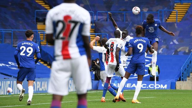 Chelsea vs Crystal Palace LONDON, ENGLAND - OCTOBER 03: Kurt Zouma of Chelsea scores his sides second goal during the Premier League match between Chelsea and Crystal Palace at Stamford Bridge on October 03, 2020 in London, England. Sporting stadiums around the UK remain under strict restrictions due to the Coronavirus Pandemic as Government social distancing laws prohibit fans inside venues resulting in games being played behind closed doors. (Photo by Mike Hewitt/Getty Images)