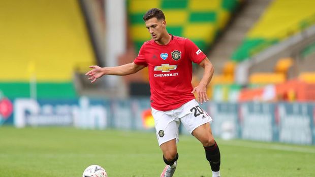 Diogo Dalot NORWICH, ENGLAND - JUNE 27: Diogo Dalot of Manchester United in action during the FA Cup Quarter Final match between Norwich City and Manchester United at Carrow Road on June 27, 2020 in Norwich, England. (Photo by Catherine Ivill/Getty Images)