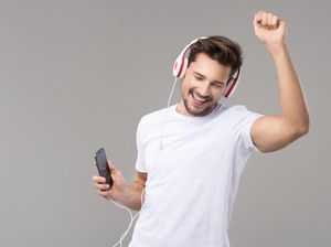 Bolehkah Umat Islam Mendengarkan Musik? Ini Penjelasannya