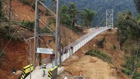 Kementerian Pekerjaan Umum dan Perumahan Rakyat (PUPR) telah menyelesaikan jembatan gantung yang menghubungkan jalur Palopo-Toraja Utara di Kelurahan Battang Barat, Kecamatan Wara Barat, Kota Palopo, Sulawesi Selatan.