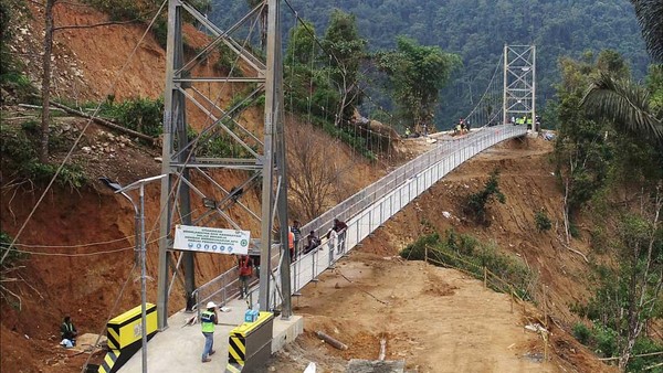 Jembatan Gantung Penghubung Palopo-Toraja