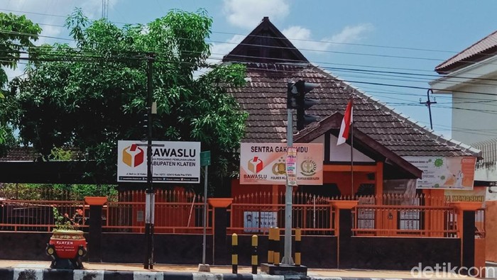 Kantor Bawaslu Klaten, Sabtu (3/10/2020).