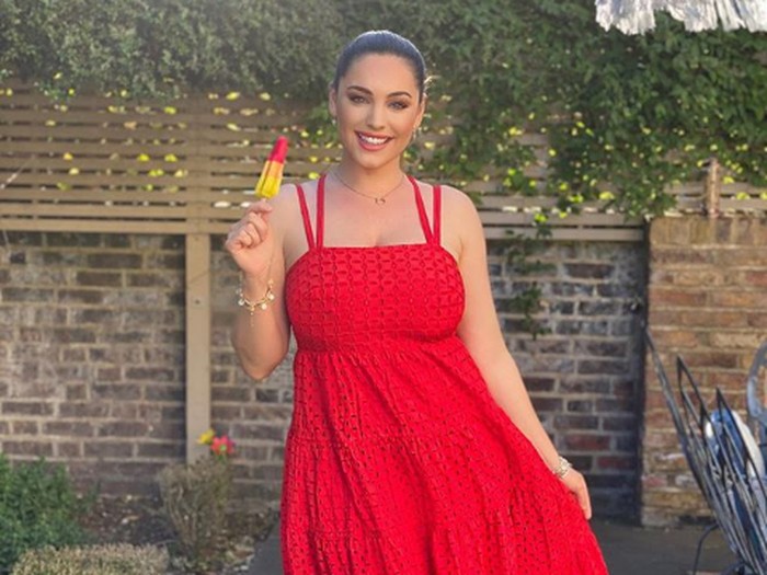 Aktris dan model Kelly Brook.