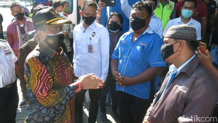 mahfud md bagi masker