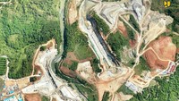 Bendungan Sadawarna membendung Daerah Aliran Sungai Cipunagara yang memiliki panjang 137 Km mengalir dari Gunung Bukit Tunggul di Pegunungan Bandung Utara dan bermuara ke Laut Jawa, tepatnya di wilayah utara Jawa Barat. 