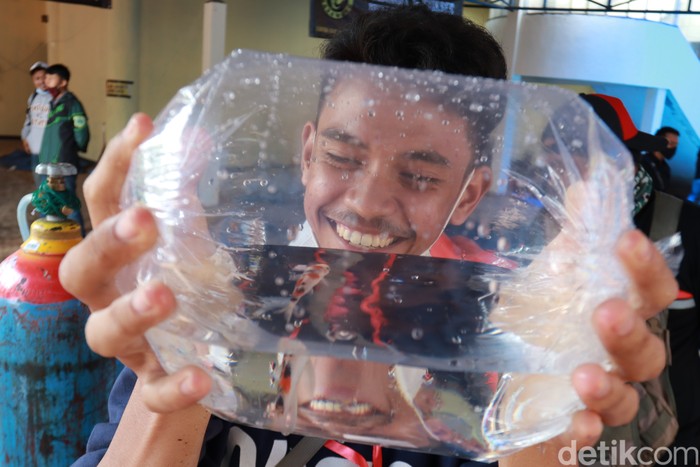 Kontes Ikan Koi Wali Kota Bandung Cup 2020 digelar. Pelaksaannya dilakukan di Sentra Ikan Hias Gedebage yang dulunya terkenal seram.