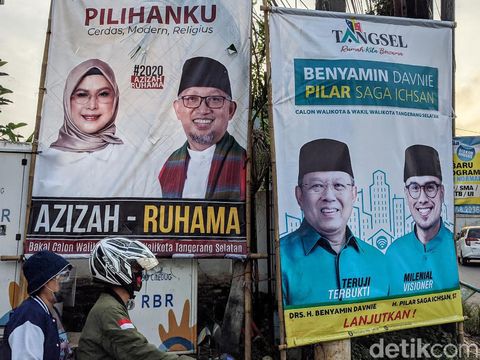 Sejumlah spanduk calon Wali Kota Tangerang Selatan bertebaran di Kawasan Pondok Aren dan Ciputat, Sabtu (3/10/2020). Spanduk tersebut masih mensosialisasikan foto pasangan calon. Pilkada Tangsel diikuti 3 pasangan yakni Muhamad dan Saraswati, Nur Azizah dan Ruhamaben serta Benyamin Davnie dan Pilar Saga.