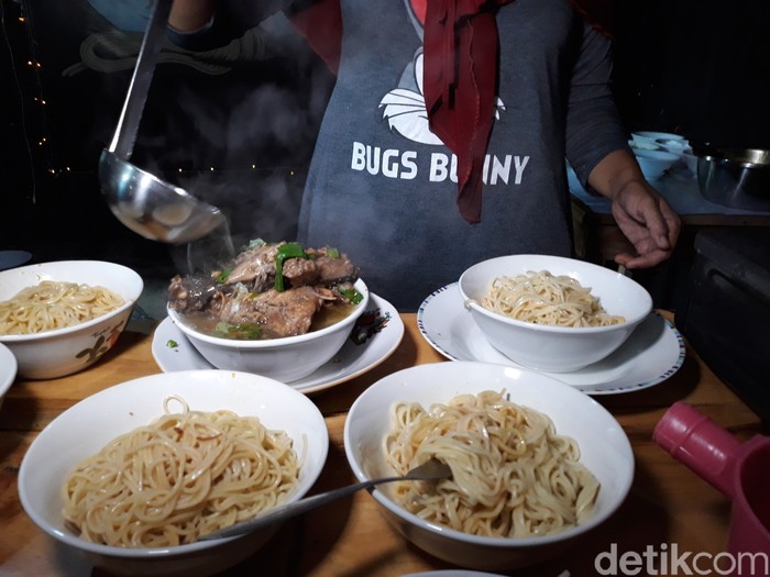 Bisa Makan Gratis dan Dapat Rp 100 Ribu di Warung Mie Ayam Ini