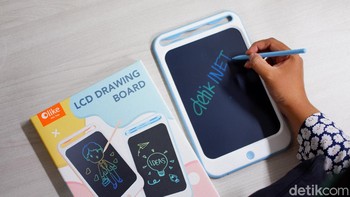 Olike LCD Drawing Board varian 8,5 inch Baby Blue ini dilepas Rp 199.000. Selain itu tersedia ukuran 10 inch yang dibanderol Rp 249.000. Foto: Adi Fida Rahman/detikINET