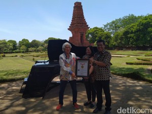 Piano Sepanjang 3,1 Meter Ini Sabet Rekor MURI