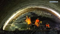 Kereta Api China-Laos melintasi Sungai Mekong dua kali, melewati dua daerah pegunungan hutan tropis sepanjang 60 km, dengan geologi yang kompleks dan lingkungan konstruksi yang keras seperti medan yang curam, sungai yang bergolak, formasi batuan yang pecah, seringnya air dan lumpur yang masuk di terowongan. Foto: Dok. Kaikeo Saiyasane/Xinhua