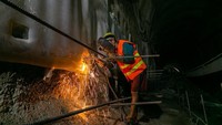 Kereta Api China-Laos adalah proyek penambatan strategis antara Belt and Road Initiative yang diusulkan China dan strategi Laos untuk mengubah dari negara yang terkurung daratan menjadi pusat yang terhubung ke darat. Foto: Dok. Kaikeo Saiyasane/Xinhua