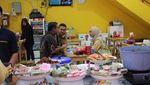 Doyan Makan Enak, Ini Momen Rachel Maryam Saat Jajan di Warteg