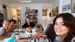 Doyan Makan Enak, Ini Momen Rachel Maryam Saat Jajan di Warteg