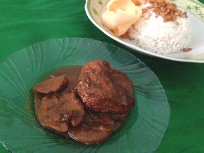 Endol Banget! Ini 5 Tempat Berburu Semur dan Balado Jengkol