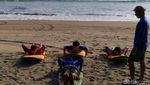 Foto: Tidak Usah ke Bali, Main Surfing Bisa di Blitar