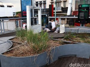 Kondisi Teras Cihampelas Bandung yang Memelas