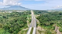 Lalu ada jalan Tol Manado-Bitung ruas Manado-Danowudu sepanjang 26 km yang telah diresmikan Presiden Joko Widodo secara virtual di Istana Kepresidenan Bogor pada Selasa (29/9/2020) lalu. Dalam sambutannya, Jokowi mengatakan, kehadiran jalan tol pertama di Sulawesi Utara, sekaligus yang terpanjang di Pulau Sulawesi ini bakal mendukung kegiatan industri dan pariwisata di kawasan tersebut. Istimewa/Kementerian PUPR  