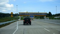 Seksi 2 Airmadidi-Bitung dikerjakan oleh Badan Usaha Jalan Tol (BUJT) PT Jasa Marga Manado Bitung.