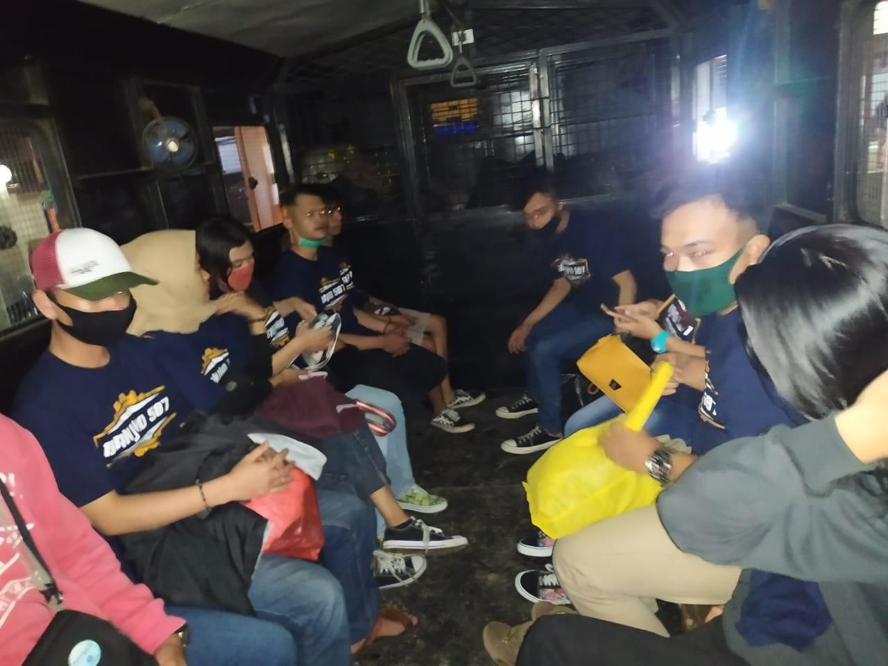 33 remaja yang diamankan polisi saat Operasi Yustisi di vila kawasan Ciampea, Kabupaten Bogor, Sabtu (3/9) malam (DOK ISTIMEWA)