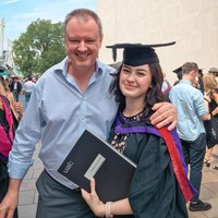 Beginilah kebersamaan Kimberly Ryder bersama sang ayah, Nigel Ryder. Keduanya terlihat sangat mirip ya? Foto: Instagram