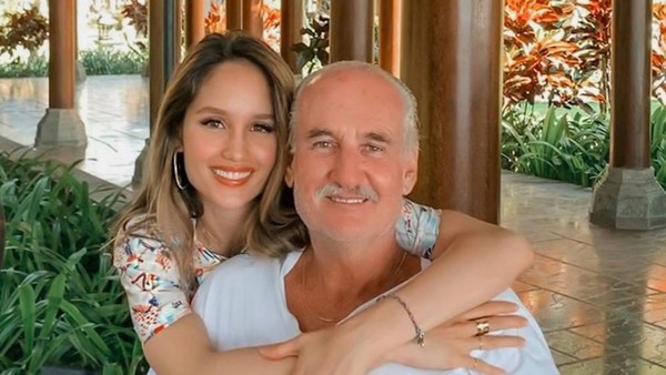 8 Potret Kompak Artis Cantik Indonesia dengan Ayah Bulenya