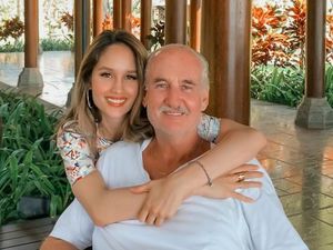 8 Potret Kompak Artis Cantik Indonesia dengan Ayah Bulenya