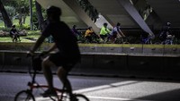 Aktivitas warga yang berolahraga di kawasan tersebut masih ramai seiring diberlakukannya Pembatasan Sosial Berskala Besar (PSBB) Jakarta.