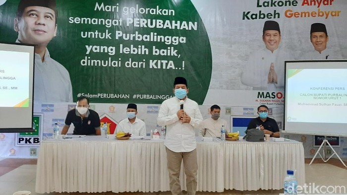 Cabup Purbalingga  Muhammad Sulhan Fauzi mengaku sakit karena kena Corona. Oji sebelumnya tidak menghadiri pengundian nomor urut Pilkada Purbalingga. Hal ini dia sampaikan saat konferensi pers, Minggu (4/10/2020)