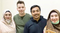 Penampilan terbaru Celine Evangelista bersama Stefan William saat hadir ke pengajian Ustaz Riza Muhammad. Foto: Instagram @ustdzrizamuhammad