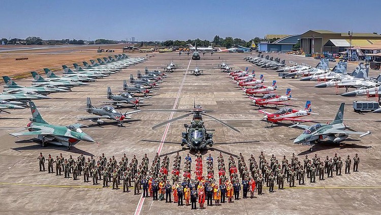 Foto Aksi Pesawat Tempur Karya Sandriani Permani Foto Aksi Pesawat Tempur Karya Sandriani Permani