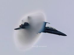 Luar Biasa Keren! Foto Pesawat Tempur Jepretan Sandriani Permani