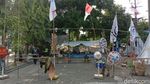 Potret Karyawan Hotel Garden Palace Surabaya yang Bertahan di Tenda