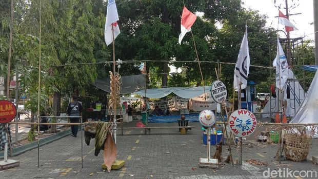 Hotel Garden Palace di Surabaya yang karyawannya belum digaj sejak April.