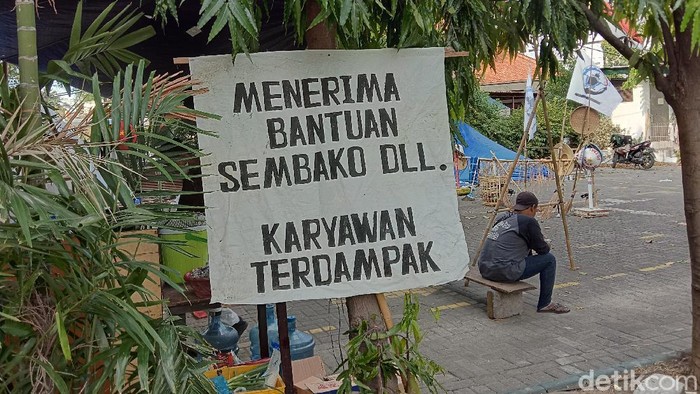 Hotel Garden Palace di Surabaya yang karyawannya belum digaj sejak April.