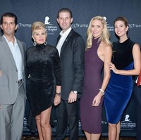 Ivana Trump menyampaikan kekhawatirannya pada kondisi Donald Trump yang terkena COVID-19 dalam wawancara dengan majalah People. Ini masa yang sangat sulit. Membuat stres, begitu kata Ivana. Saya sudah berbicara dengan anak-anak saya dan mereka, tentu saja, khawatir, tambah wanita 71 tahun itu. Foto: Getty Images/Pascal Le Segretain