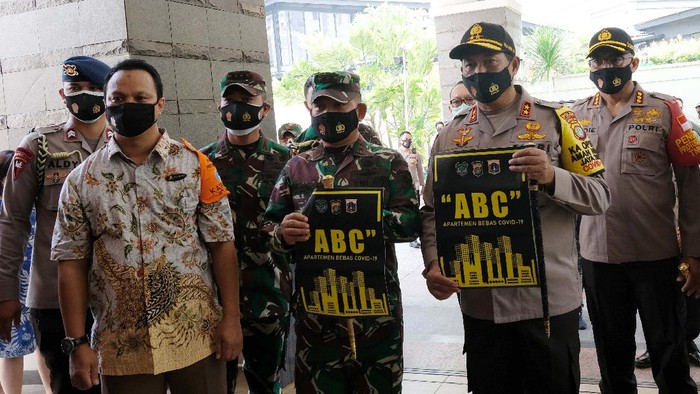 Kapolda Metro Jaya Luncurkan Apartemen Bebas COVID-19 Kapolda Metro Jaya Irjen Pol Nana Sudjana melaunching Apartemen Bebas COVID-19. Hal ini untuk mendisiplinkan penerapan protokol kesehatan penghuni apartemen.