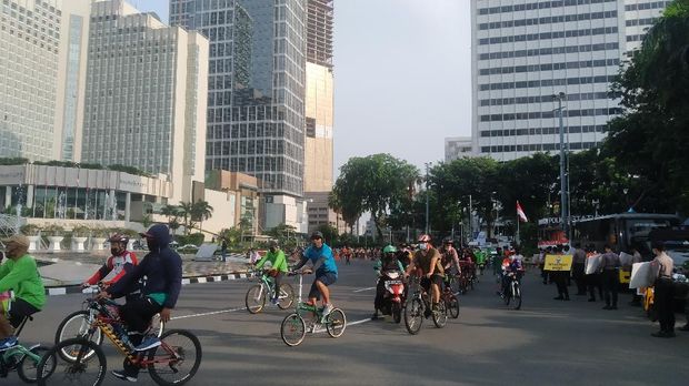 Kawasan Khusus Pesepeda di Bundaran HI Dipenuhi Warga Berolahraga