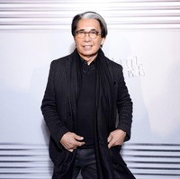 Pandemi COVID-19 juga merenggut nyawa Kenzo Takada, desainer yang juga pendiri rumah mode Kenzo. Kenzo founder Kenzo Takada dies from Covid-19: spokesperson, demikian berita singkat dari kantor berita AFP, Minggu (4/10/2020) malam. Desainer kelahiran Jepang yang hijrah ke Paris itu meninggal dalam usia 81 tahun.  (Foto: Getty Images For Jean-Paul Gault/Francois Durand)