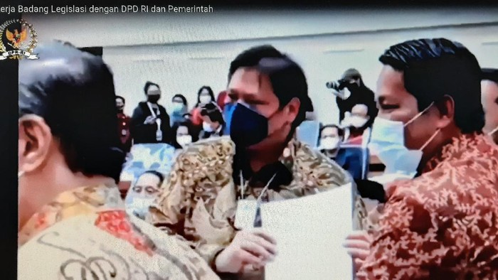 Pembahasan RUU Cipta Kerja Sabtu malam (3/12)