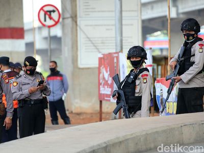 Polisi Bersenjata Laras Panjang Siaga di Operasi Yustisi