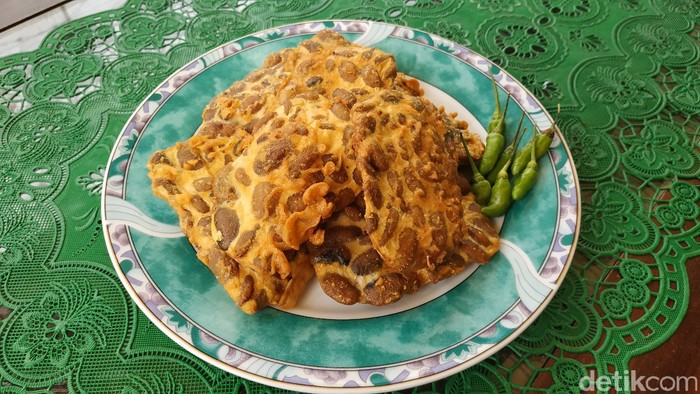 Tempe Pondasi, Tempe Kenyal Padat dari Koro Benguk Khas Pacitan Tempe Pondasi, Tempe Kenyal Padat dari Koro Benguk Khas Pacitan