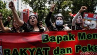 Di antara massa yang hadir, terlihat ada Annisa Bahar dan Dewinta Bahar. Annisa dan Dewinta telihat memakai seragam Srikandi Pekat IB. Keduanya turut membentangkan poster. Annisa diketahui sebagai Penasehat Srikandi Pekat IB, sementara Dewinta Bahar sebagai Ketua Umum Srikandi Pekat IB.  