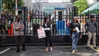 Aksi bertajuk Gerakan 1001 Malam itu rencananya akan diikuti 1.000 pekerja dunia hiburan, seperti disk jockey (DJ), pemandu lagu, pekerja spa, dan tempat hiburan malam lainnya.  