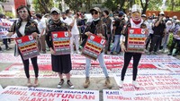 Namun, masih banyak yang melanggar protokol kesehatan seperti tidak menjaga jarak.  