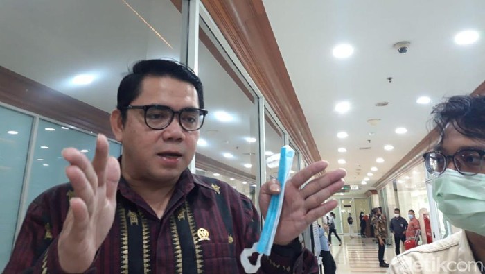 Arteria Dahlan menjelaskan bahwa PDIP partai terbuka.