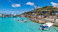Bahama merugi sebesar USD 540 juta karena pandemi. Dengan cepat negara ini membuka perbatasannya agar turis datang dan buang-buang uang di sana. (Tambako Si Jaguar/Getty Images)