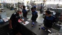Praktikum yang digelar di tengah pandemi membuat kegiatan itu diselenggarakan dengan menerapkan protokol kesehatan.