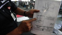 Sejumlah protokol kesehatan yang diterapkan dalam kegiatan praktikum tersebut diantaranya mengenakan masker serta menjaga jarak.