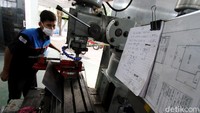 Pembagian jadwal itu menjadi salah satu cara untuk mengantisipasi terjadinya kerumunan yang dapat berpotensi meningkatkan risiko penyebaran virus Corona.